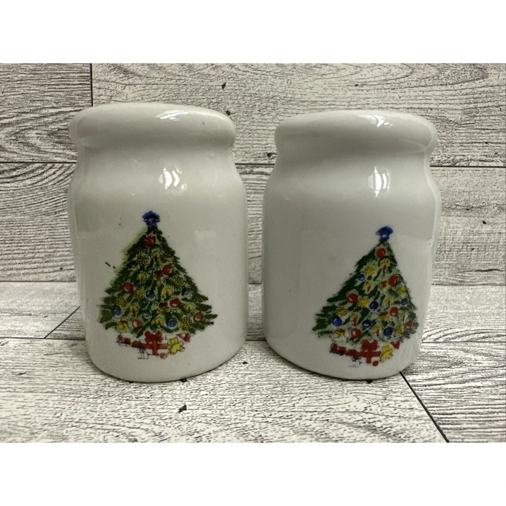 Christmas Tree Salt‎ & Pepper Shakers 2.75x2